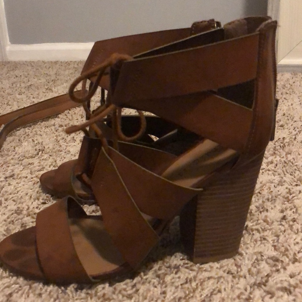 Brown strappy sandals with block heel